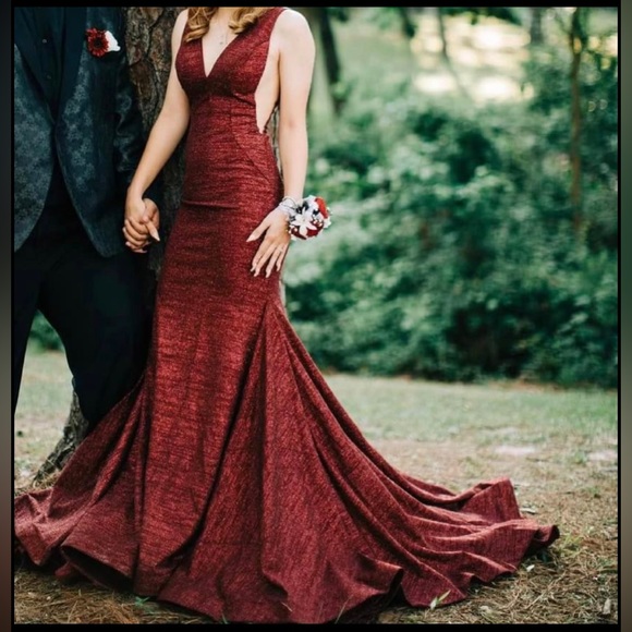Jovani Sequin Even Gown Dress in Burgundy/ Dark Red / Maroon color. - Picture 3 of 6